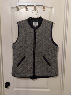 Old Navy Men's Quilted Herringbone Vest XL Gray Black Trim